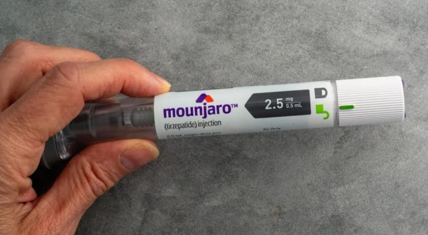 Como o Mounjaro age no corpo. 
Dra. Lívia Tiburzio, médica nutróloga em Pouso Alegre. 