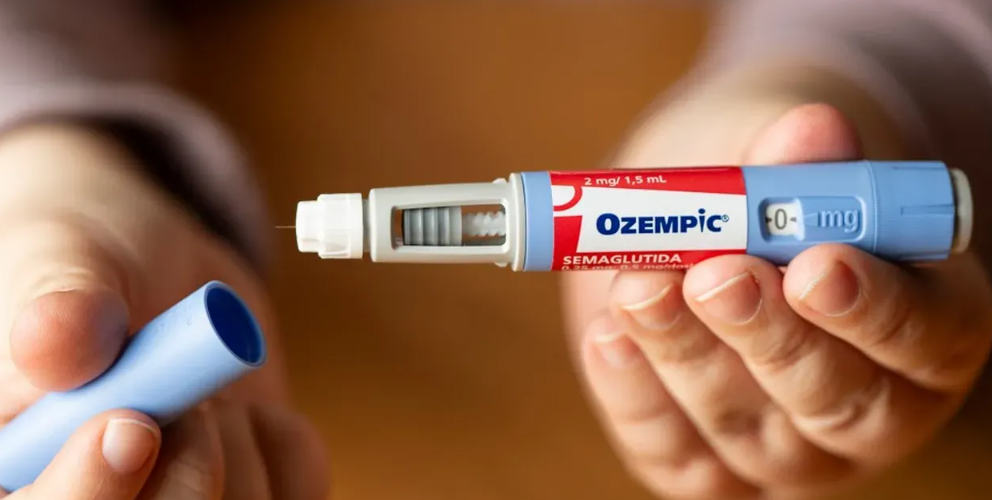 Como o Ozempic age no corpo. 
Dra. Lívia Tiburzio, médica nutróloga em Pouso Alegre. 